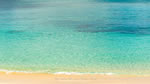 ワイドスクリーン自然壁紙(16:9-1366x768)－エメラルドグリーンの海と白い砂浜