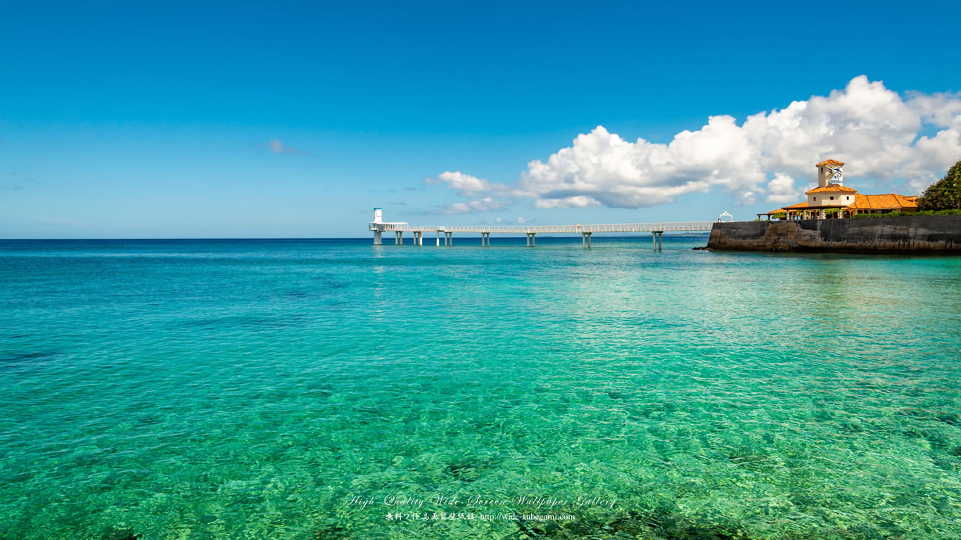 自然風景のワイド壁紙 1366x768 沖縄 エメラルドグリーンのブセナ